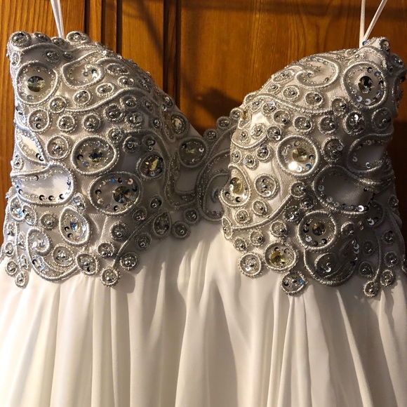 White dress. Prom or Wedding - Picture 3 of 4